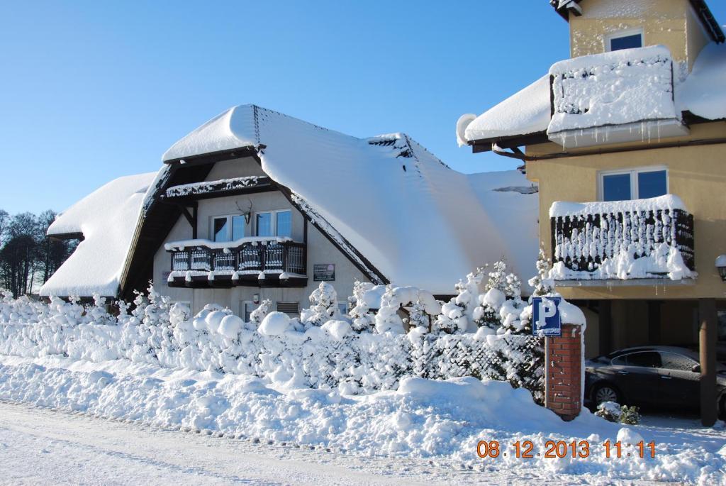 Zajazd I Restauracja "Mysliwskie Zacisze" Nikielkowo Exterior foto